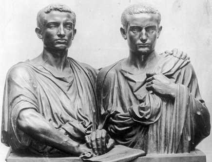 Populistais tapo broliai Tiberijus ir Gajus Grakchai.