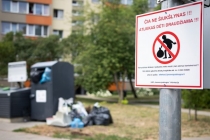 Gyventojų prašo nepalikti atliekų prie konteinerių