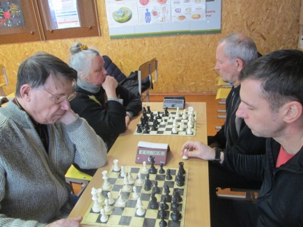 Šachmatininkai kovojo dėl vietų finale