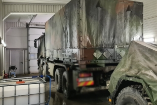 „Jonavos autobusų“ plovykloje nuprausė ir NATO techniką