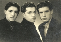 Jankelis,Simonas ir Mendelis Dudakai 1953