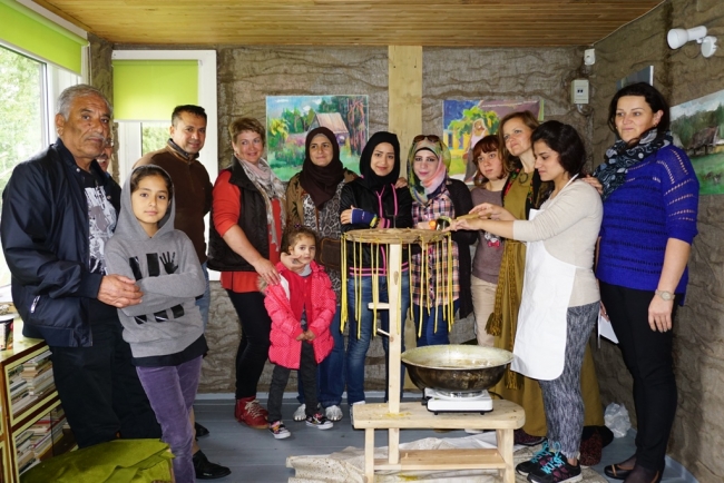 Senųjų amatų kūrybinėse dirbtuvėse – svečiai iš Sirijos