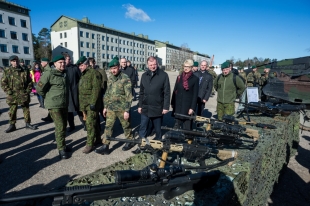 Ministrai ir kariuomenės vadas Rukloje stebėjo NATO kovinės grupės ir Lietuvos karių pratybas