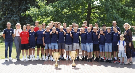 Pasveikintos FK Jonava U-13 ir U-14 komandos užėmusios prizines vietas